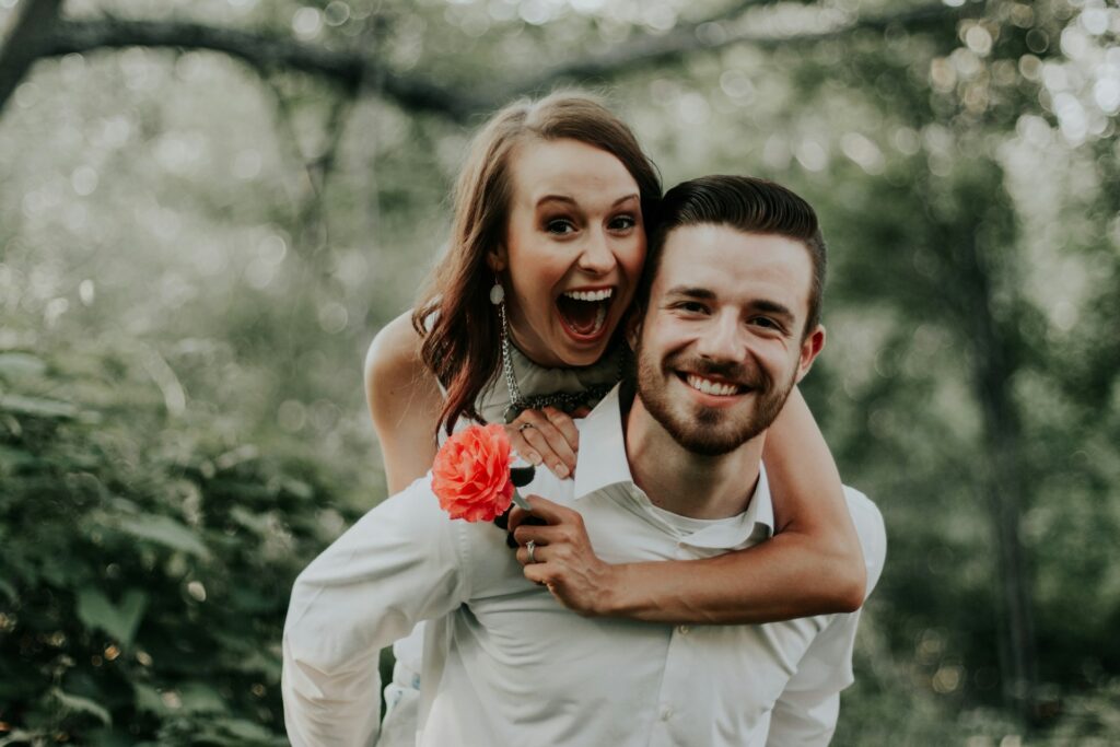 carly-rae-hobbins-zNHOIzjJiyA-unsplash couple smiling