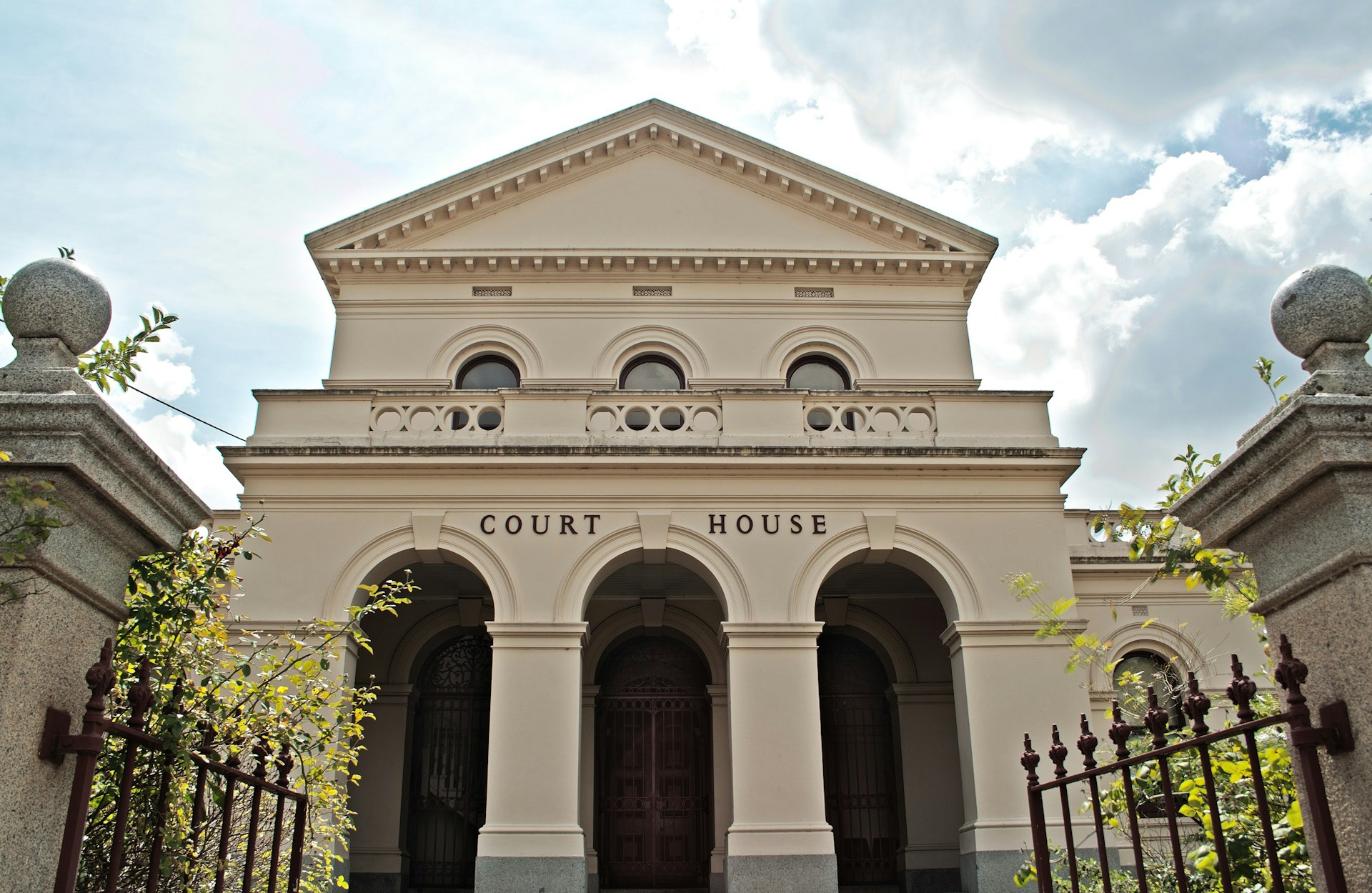 facade of a courthouse